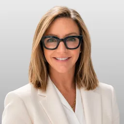 Portrait of Shannon Johnston